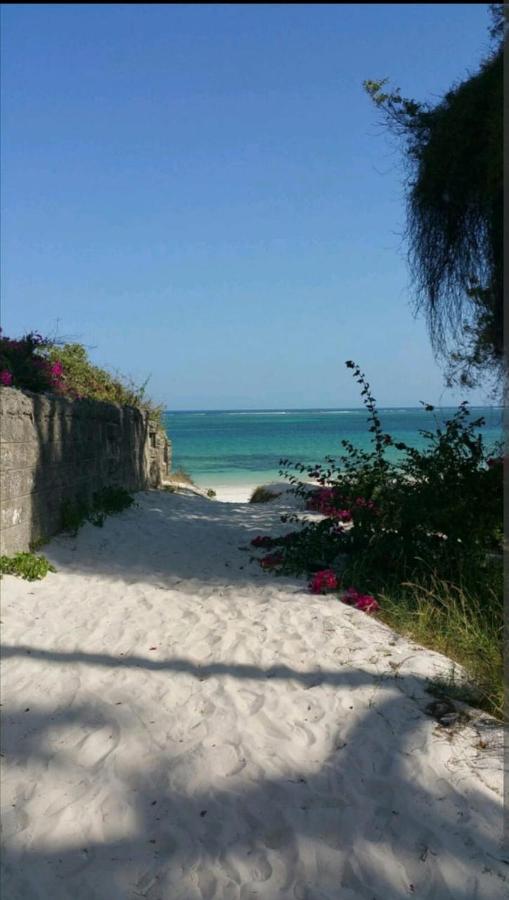 Beach Front Studio Apartment Nyali Beach Luaran gambar